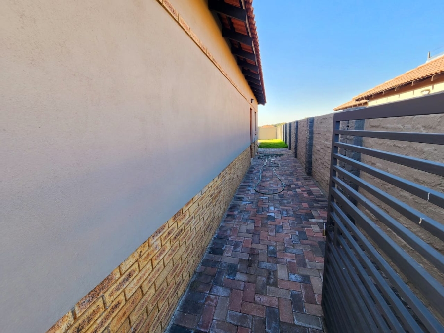 3 Bedroom Property for Sale in Hexrivier Lifestyle Estate North West